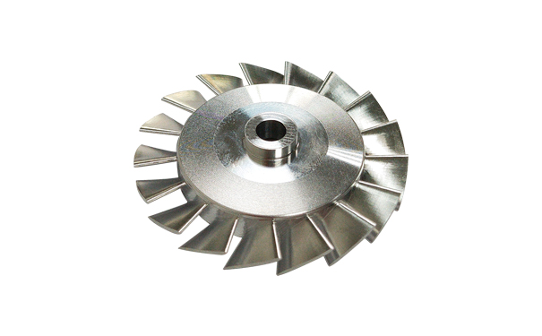Cad is meaisínithe CNC ceithre-ais ann